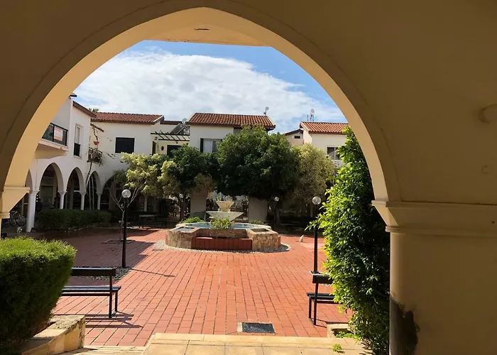 アパート Limnaria Westpark 2 Bdrm 122 パ フォス